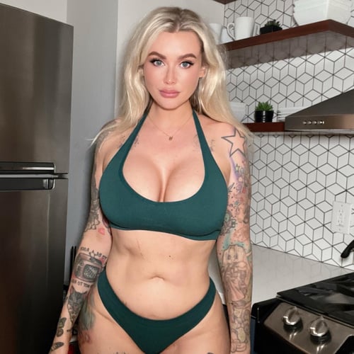 Laura Lux's image